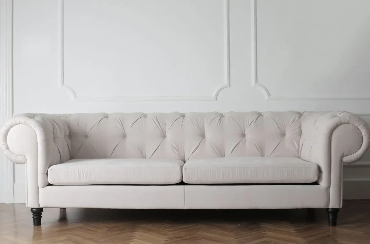 Sofá estofado higienizado pela Flex Clean, limpo e renovado